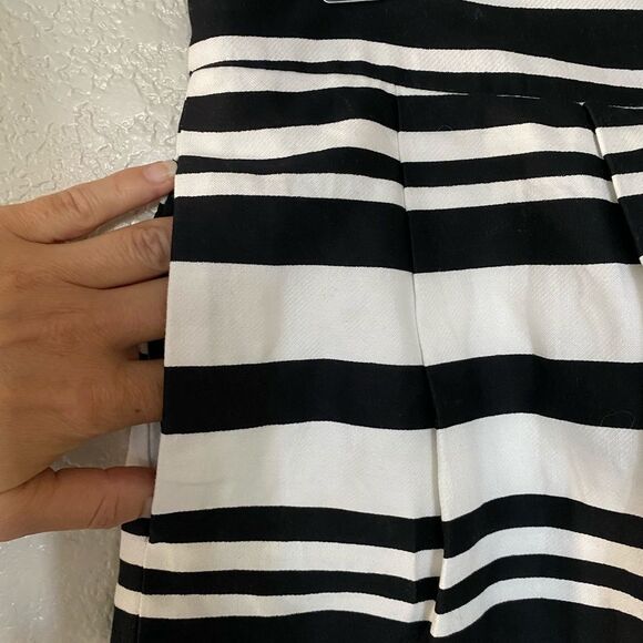 LOFT Striped Linen Mini Skirt – Black/White, Size 6P - Picture 3 of 6